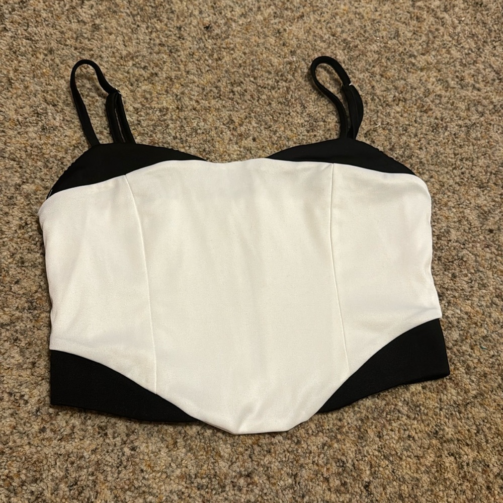 🛑3 for $30🛑 Black and White Going Out Top